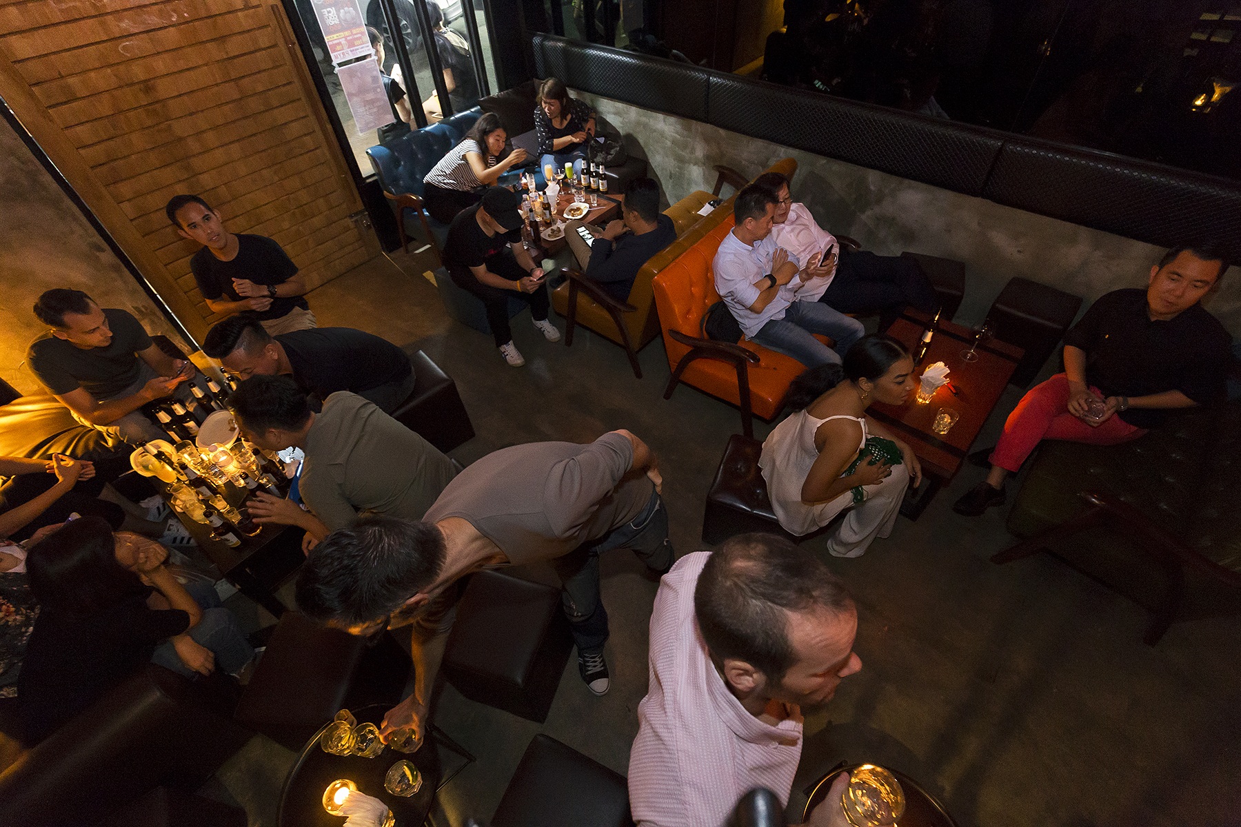 บาร์ลับๆ ที่อาจไม่ลับ "Prym Bar บาร์สรรพพสินค้า" สถานที่รับรองที่ไม่ ...