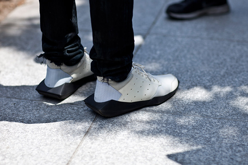 heres-the-best-sneakers-worn-at-paris-fashion-week-springsummer-2016-15