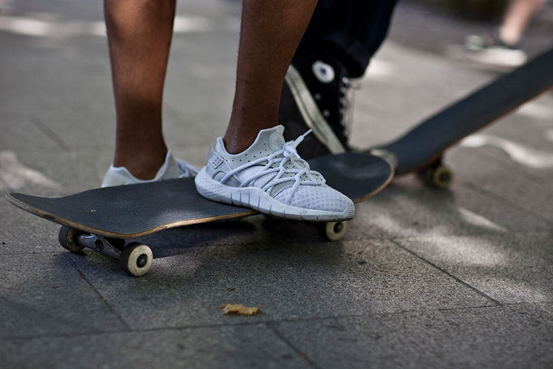 heres-the-best-sneakers-worn-at-paris-fashion-week-springsummer-2016-4