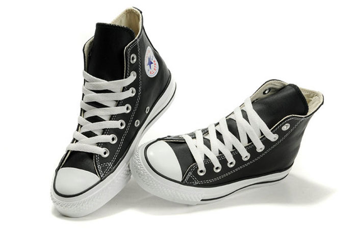 tips-on-how-to-wear-sneakers-with-a-suit-dooddot-12