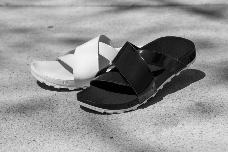 nike-taupo-sandals-1