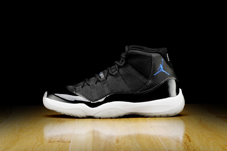 air-jordan-11-space-jam-retro-2016-01-960x640