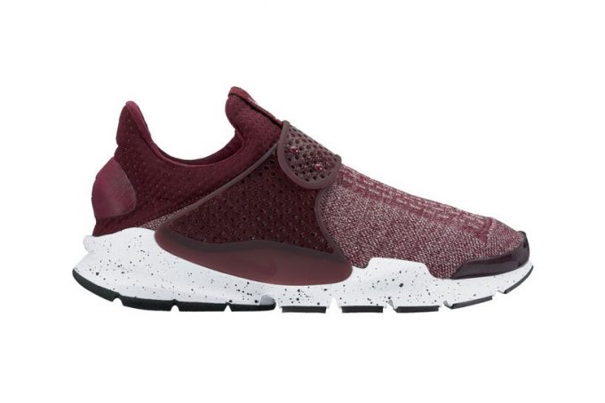 nike-sock-dart-maroon-681x454