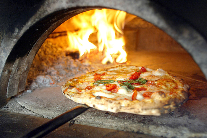 CRO  pizza AL  forno (newfotosud)