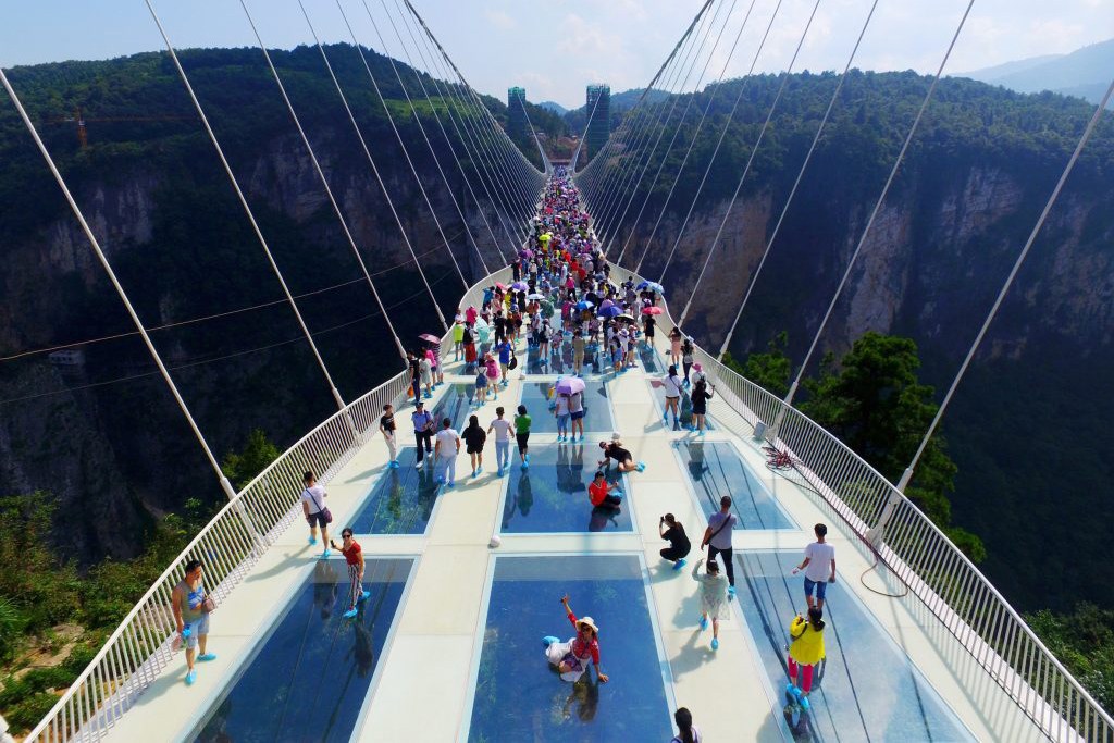 the-zhangjiajie-glass-bridge-opens-1