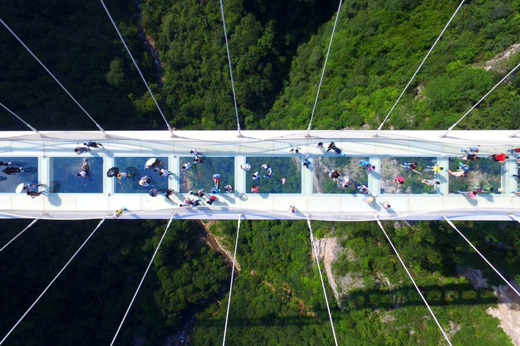 the-zhangjiajie-glass-bridge-opens-2