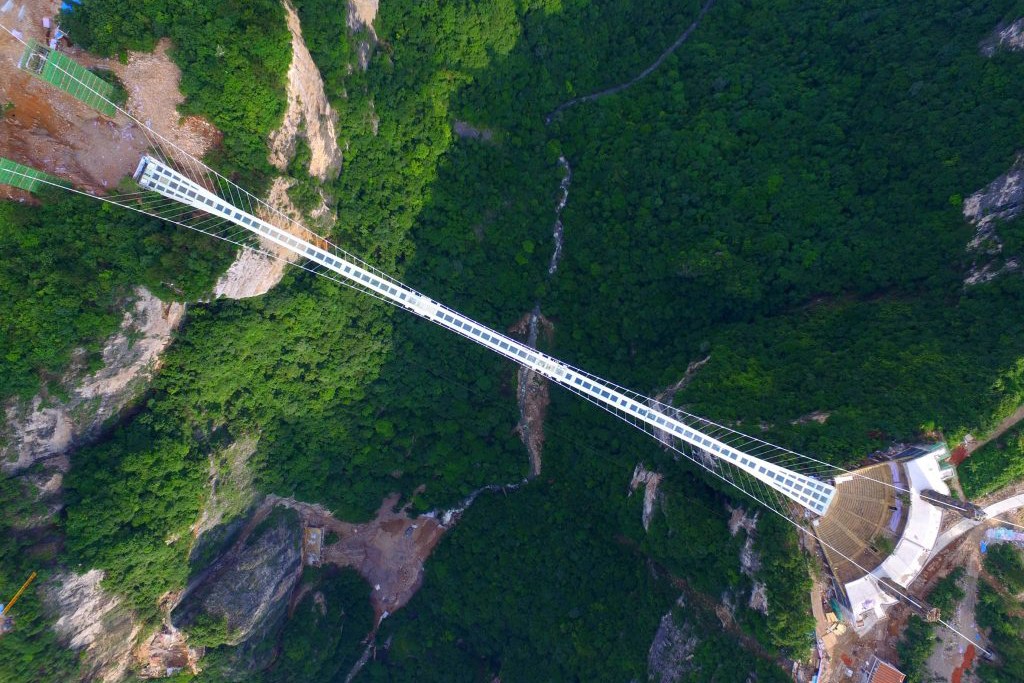 the-zhangjiajie-glass-bridge-opens-4