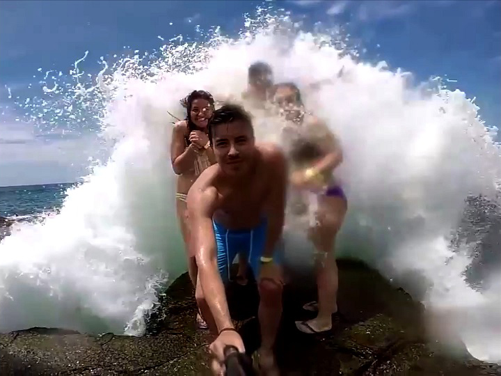 S2 V 16549 Group Selfie Wave Fail