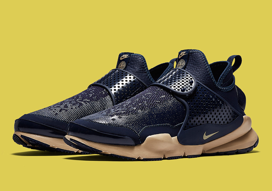 stone-island-nike-sock-dart-sp-navy-910090-300-1