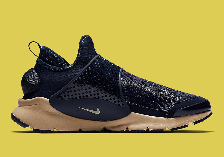 stone-island-nike-sock-dart-sp-navy-910090-300-2