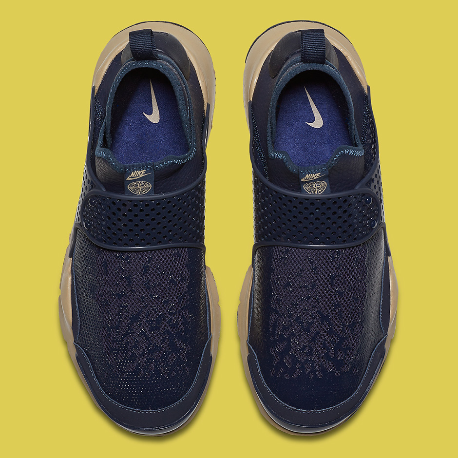 stone-island-nike-sock-dart-sp-navy-910090-300-3
