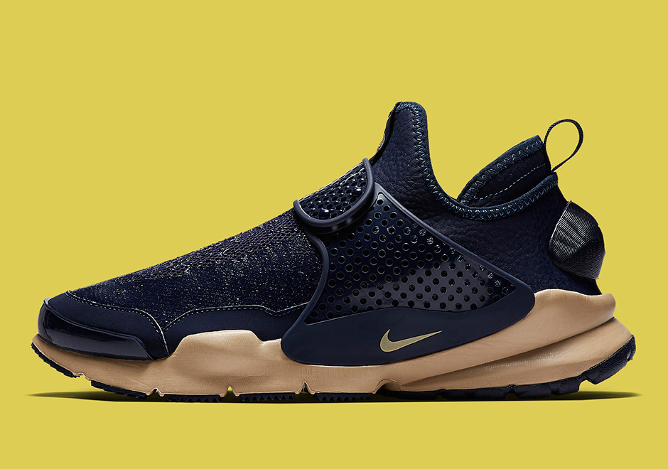 stone-island-nike-sock-dart-sp-navy-910090-300-6