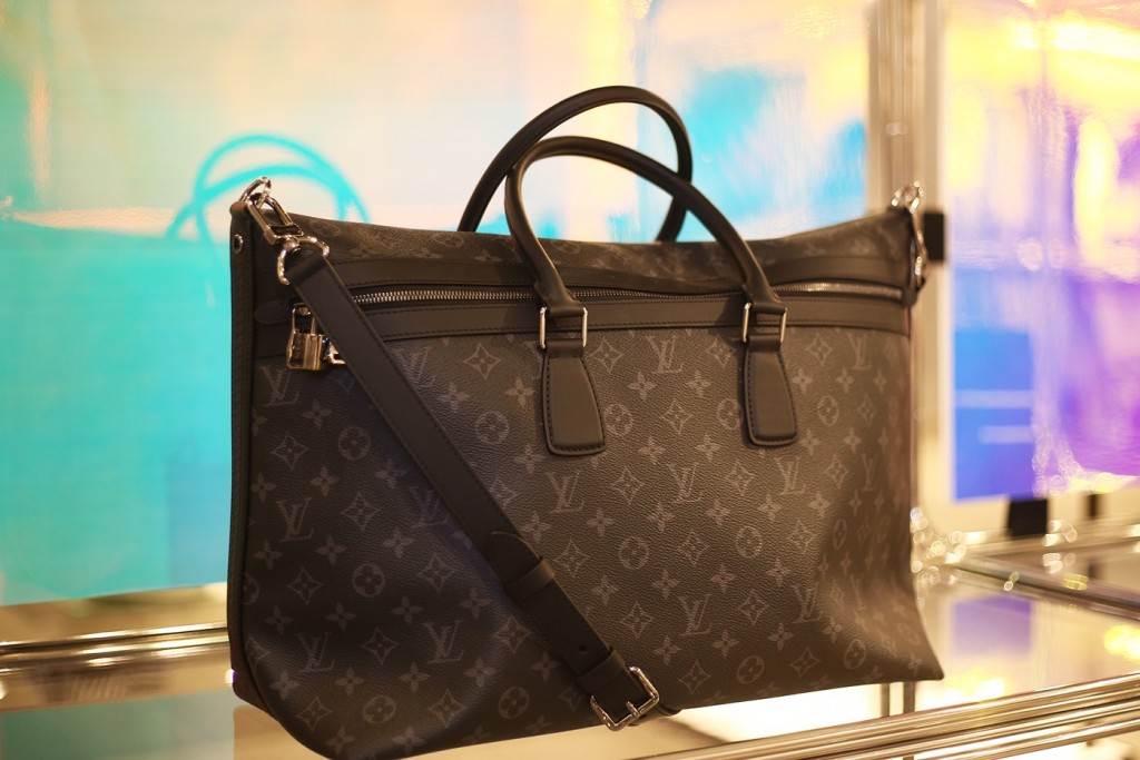 Louis-Vuitton-Fragment-Design-Harrods-Pop-Up-019