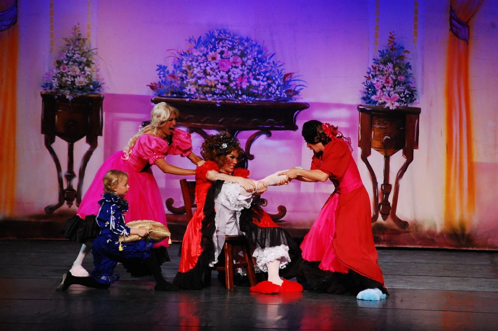 Shoe on Mom pushes Red DSC_0492