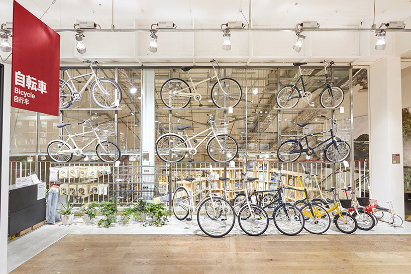 MUJI-yurakucho-global-flagship-store-tokyo-interiors-vegetable-fruit-market-designboom-12