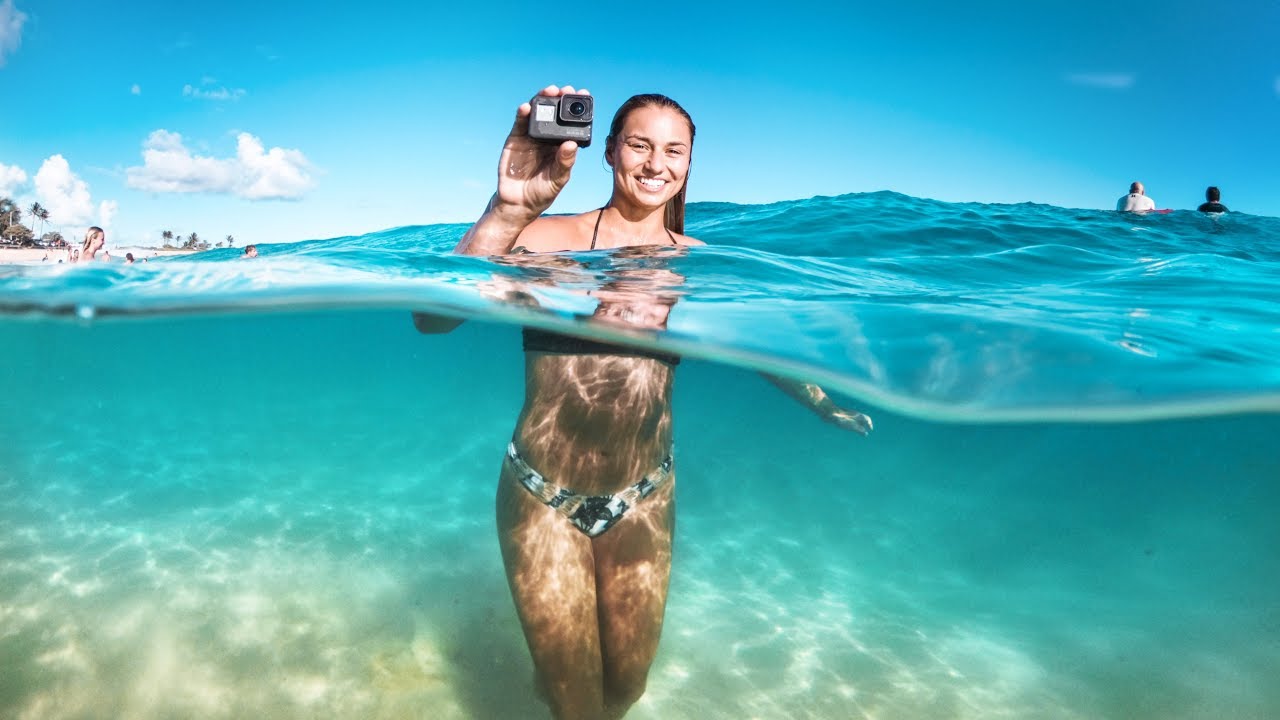 Го про в воде. Экшн камера GOPRO 10. Экшен камера на девушке. GOPRO под водой. Go Pro реклама.